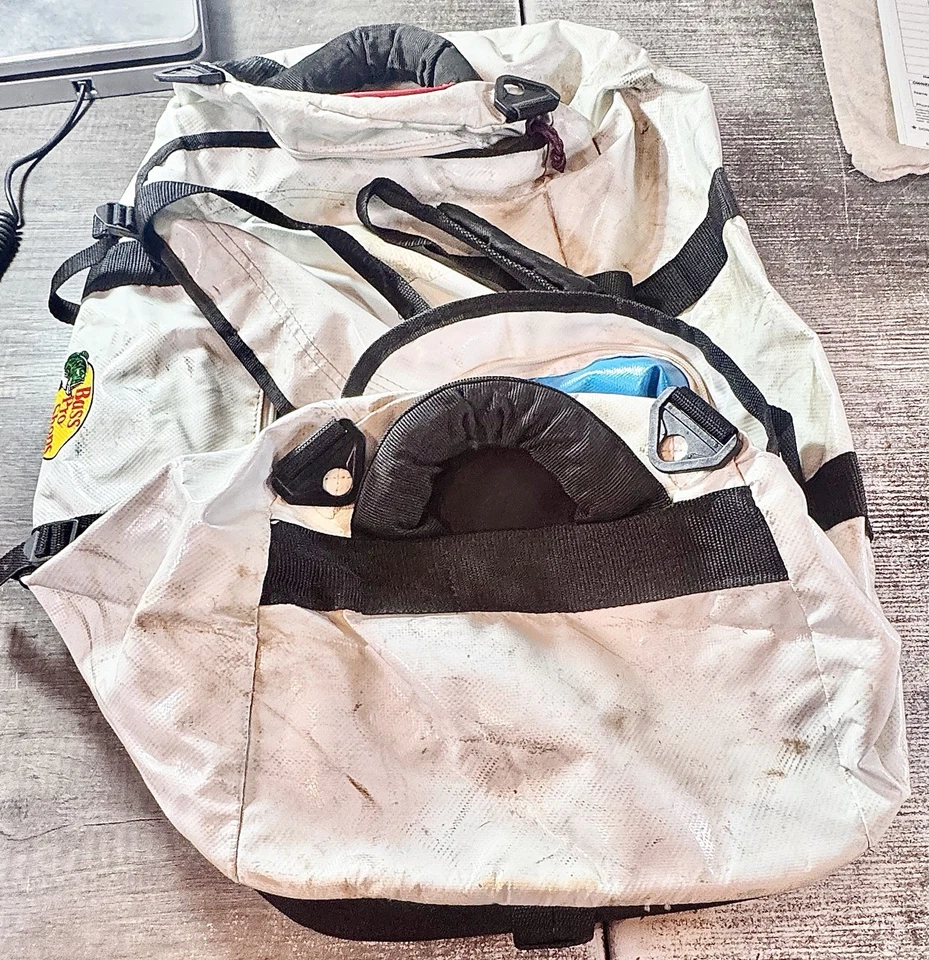 Bolsa de barco Bass Pro Shops Extreme blanca Foto 4 de 4