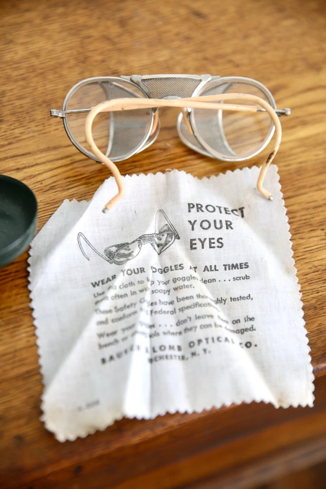 Gafas de sol de seguridad vintage Bausch Lomb para motocicleta 1940 Segunda Guerra Mundial con estuche de metal Foto 4 de 4