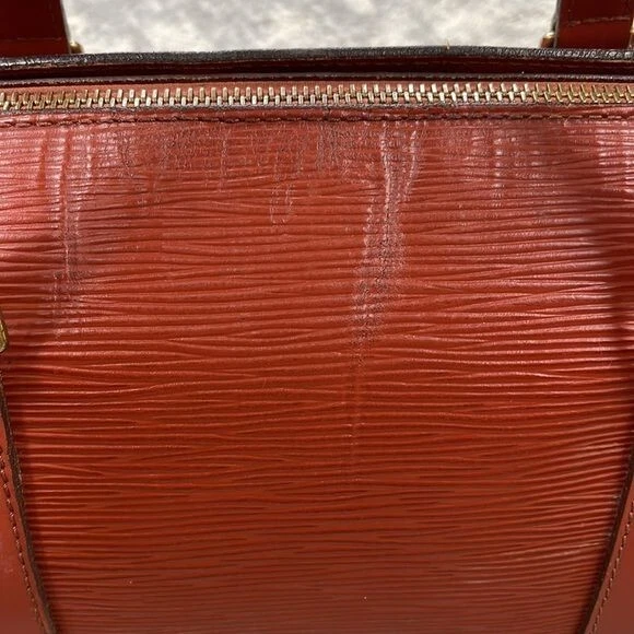 Baguette redonda Louis Vuitton Epi Soufflot cervatillo keniano marrón rojo quemado Foto 3 de 4