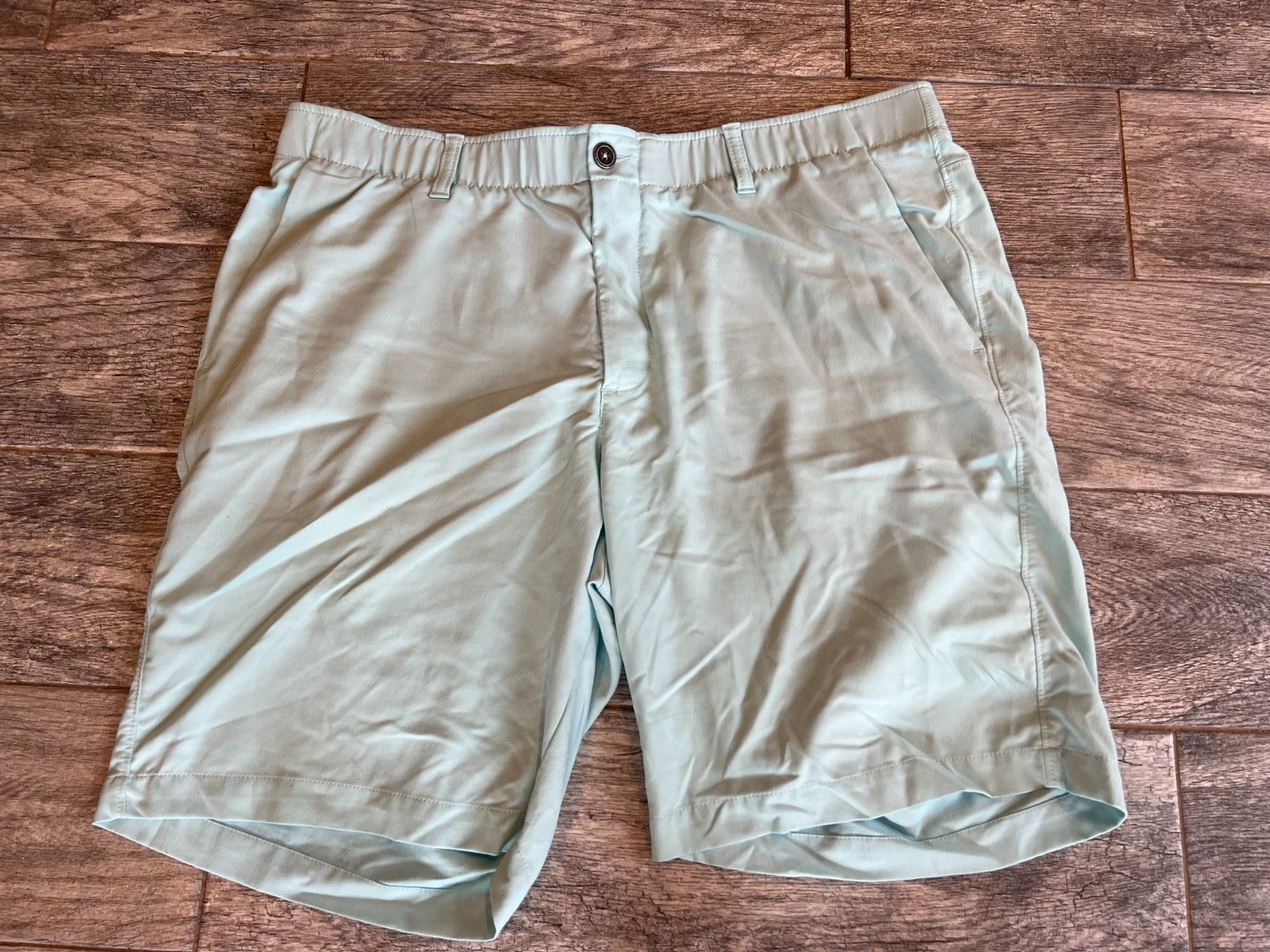 Under Armour Showdown Performance size 40 Chino Golf Shorts 1309547 HeatGear