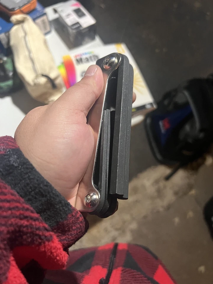 Klein Tools 70579 Folding Hex Key Set, 5-Key, SAE Sizes never used - Image 3 of 4