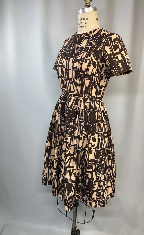 Vestido Vintage TALLA PEQUEÑA PETITE Marrón Tostado Crepé JEANNE AÑOS 50 60 Falda Completa Retro Foto 4 de 4