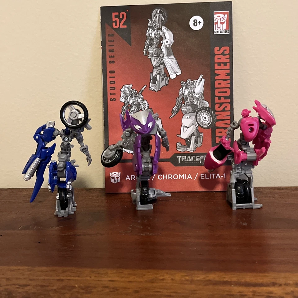 Figura de acción Hasbro Transformers Toys Studio Series 52 Arcee Chromia Elita-1  Foto 2 de 2