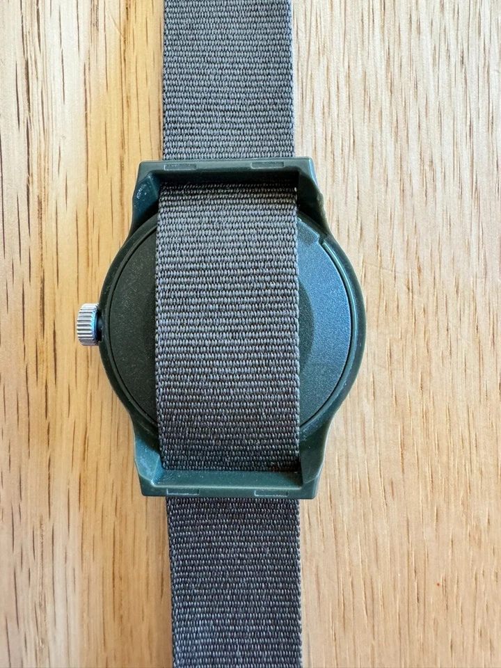 Herrenuhr Timex Weekender TW2P88400 Schwarz Khaki Nylonband Vietnamesisch Camper - Bild 4 von 4