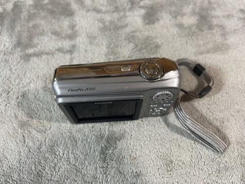 Fujifilm Compact Digital Camera FinePix A900 9.0 MP 4x Zoom ( Untested For Parts - Picture 9 of 9