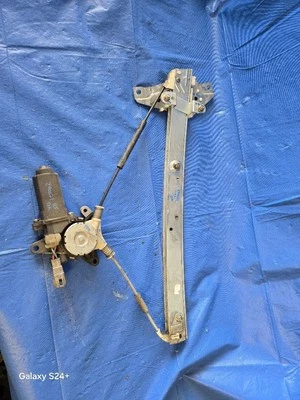93 94 95 96 97 GEO PRIZM RIGHT FRONT WINDOW REGULATOR WITH MOTOR 129239 - Image 1 of 3