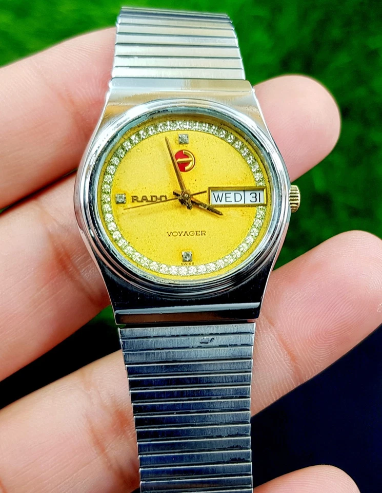 VINTAGE OF RODO VOYAGER WATCH AUTOMATIC 21 JEWLES DAY DATE SWISS MADE GOLD DIAL - Image 3 of 4