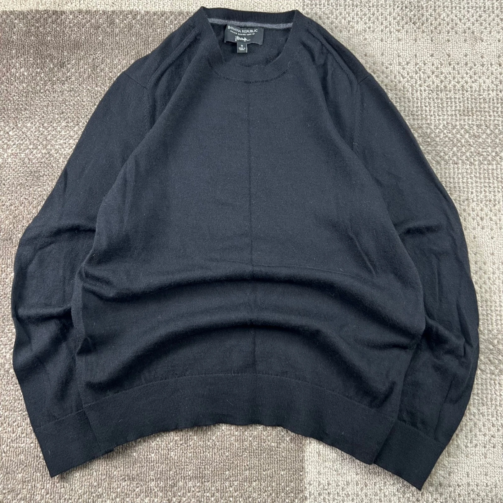 Banana Republic Mens Black Italian Merino Wool Crewneck Sweater Medium
Opens in a new window or tab
