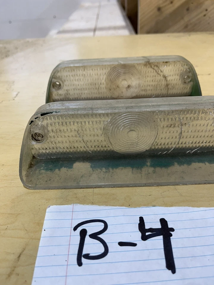 Dodge D W Truck 1972-1980 luz de estacionamiento señal de giro delantera lente transparente M880 par usado Foto 2 de 4