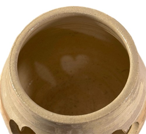 Art Studio handgeworfene Keramik Vase 3D geprägt Blume ausgeschnitten Herz geätzt EUC - Bild 5 von 6