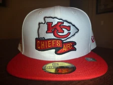 KANSAS CITY CHIEFS NEW ERA 59FIFTY 2022 ON FIELD CREAM/RED FITTED HAT SIZE 7 1/4