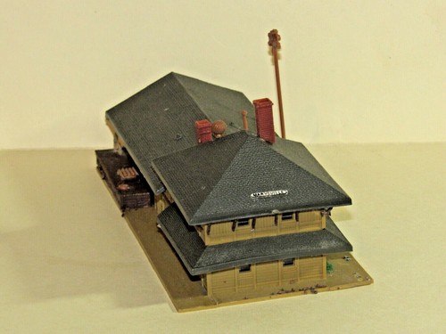 N Scale MARYSVILLE TRAIN STATION People For Model Train Layouts 