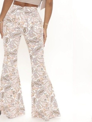 NWT Fashion Nova Jeans, “A Wild Soul Boho Super Flare Jeans” - Foto 3 di 4