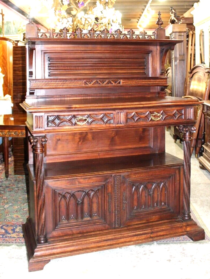 Servidor francés antiguo gótico de nogal | Armario aparador tallado siglo XIX Foto 2 de 4