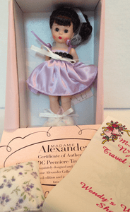 Madame-Alexander-2004-MADC-Premiere-Travel-doll-Wendy-8-034-36585-NRFB-nightgown