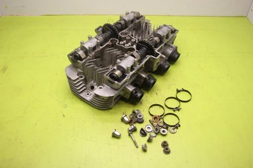 CYLINDER HEAD SET *{EN}*