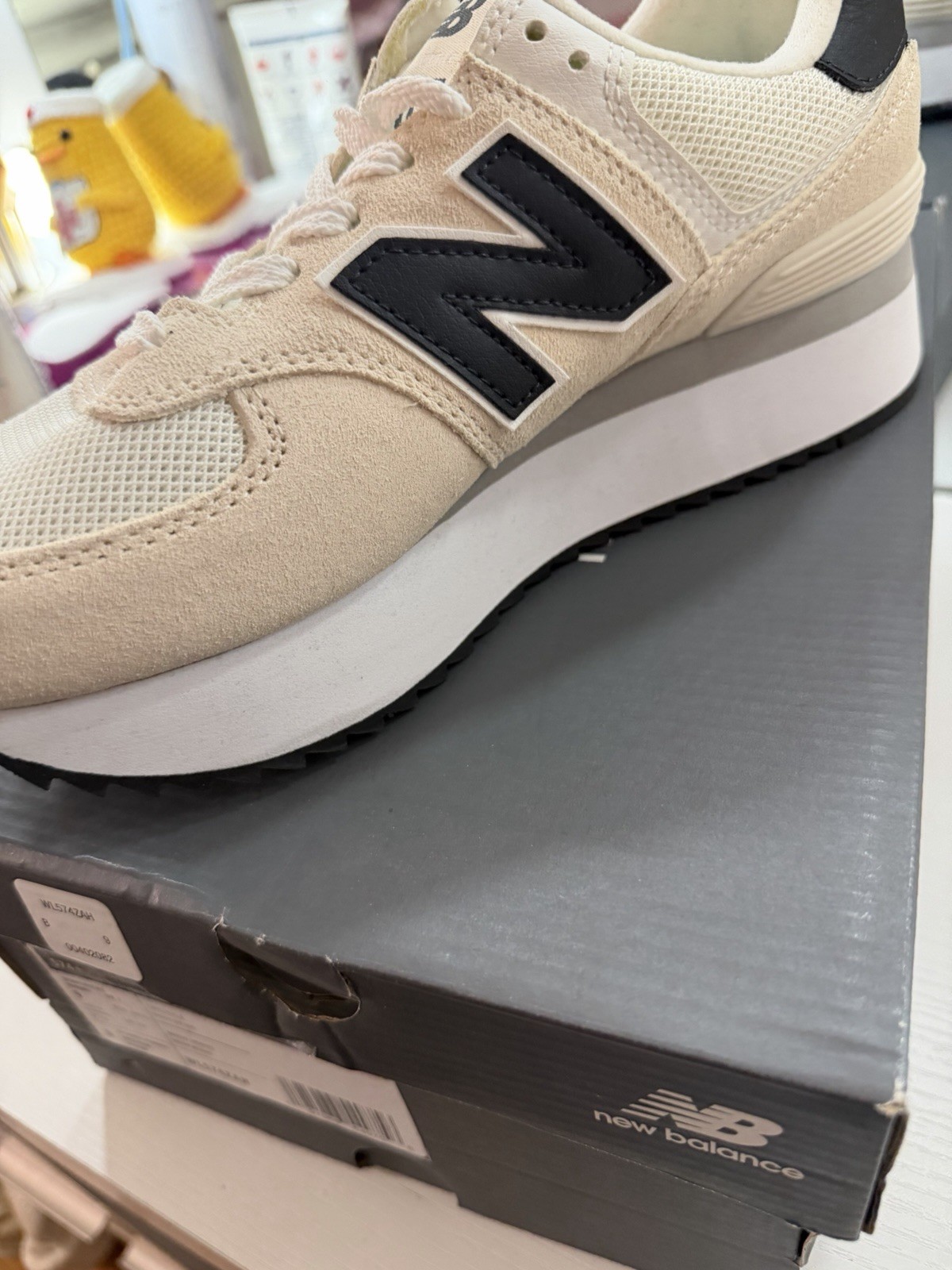 Beige White Suede Wl574zah