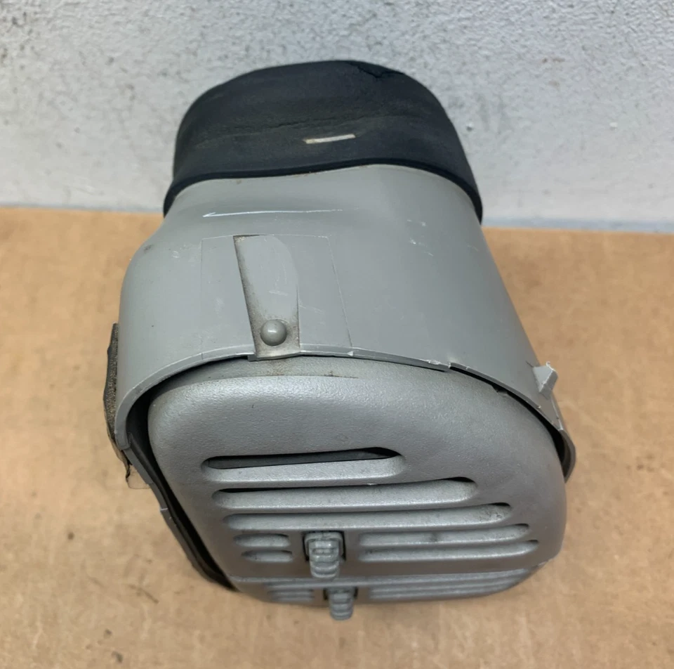 Camión Chevy GMC C/K 1500 2500 1995-1999 bisel diestro ventilación de aire gris 16821513 Foto 2 de 4