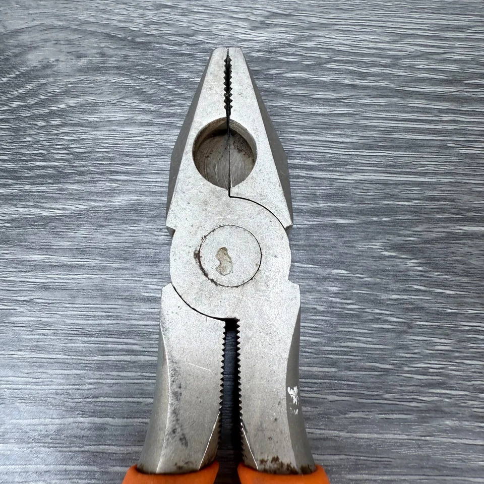 Alicates Cummins Lineman's 8"L con empuñaduras naranja corte lateral usados Foto 3 de 4