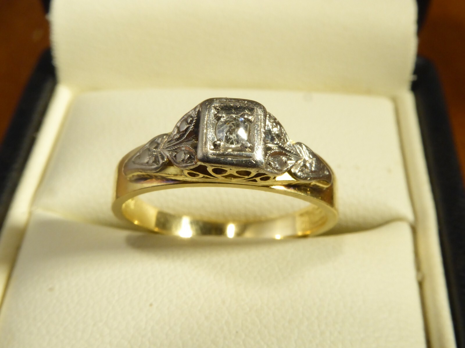 18k 18ct Solid Gold Diamond Solitaire Vintage Rin… - image 1