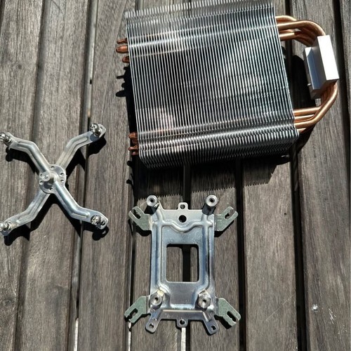 Cooler master hyper 212 evo cpu cooler: heatsink, mounting brackets, and screws