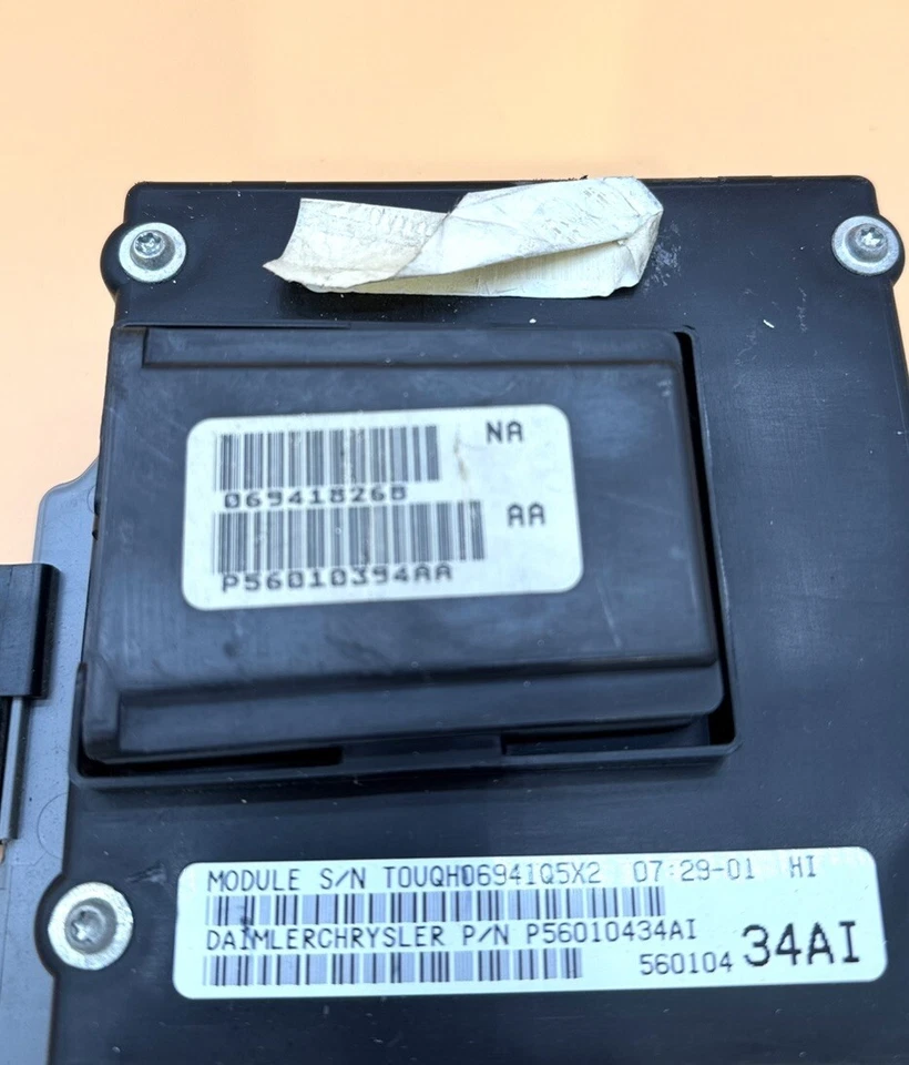 Módulo de control de carrocería Jeep Liberty 3,7 L caja de fusibles interior 2004 56010434 OEM Foto 4 de 4