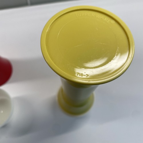 718 TUPPERWARE MUSTARD AND KETCHUP PUMP CONTAINERS SET OF TWO RED YELLOW NEW - Picture 5 of 5