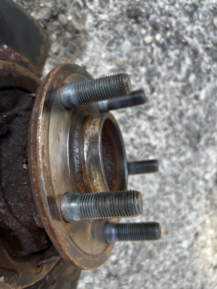 Chrysler 300c 2005-2010 Rear Suspension Knuckle Assembly with Bearing OEM - Image 3 of 3