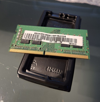 SK hynix 8GB DDR4 SO-DIMM PC4-2400T 260-Pin 1Rx8 HMA81GS6AFR8N-UH