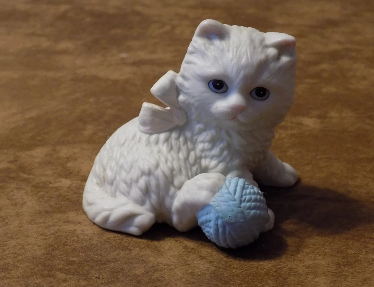 Blue And White Porcelain Figurines In Collectible Cat Figurines | eBay
