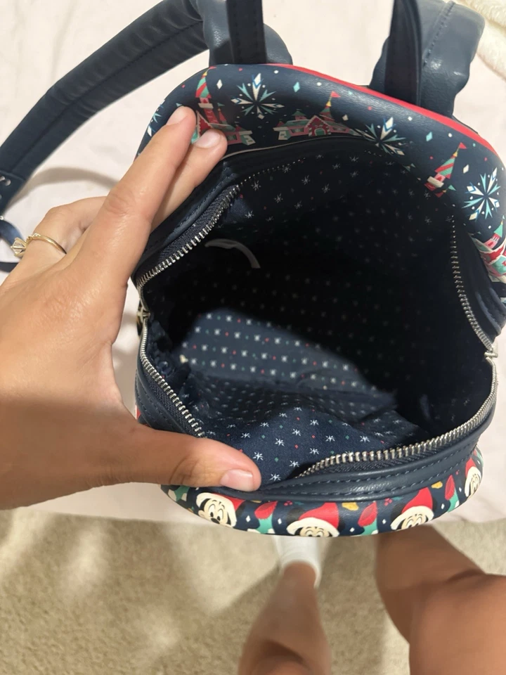 Mochila de férias suéter feio de Natal Mickey mosca lounge parques da Disney - Imagem 2 de 4