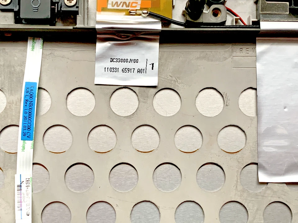 ✔️Cubierta Trasera LCD HP EliteBook 8540p con Antena Wifi AM07G000200 DC33000JY30 Foto 4 de 4