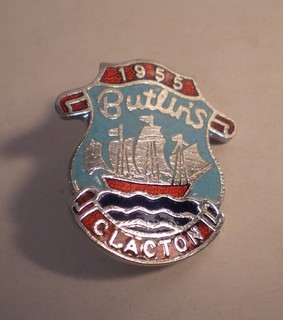 VINTAGE BUTLIN'S CLACTON 1955 ENAMEL BADGE GREAT CONDITION