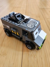 LEGO Batman 7781 Two-Face's Escape with Minifigures 99% Complete