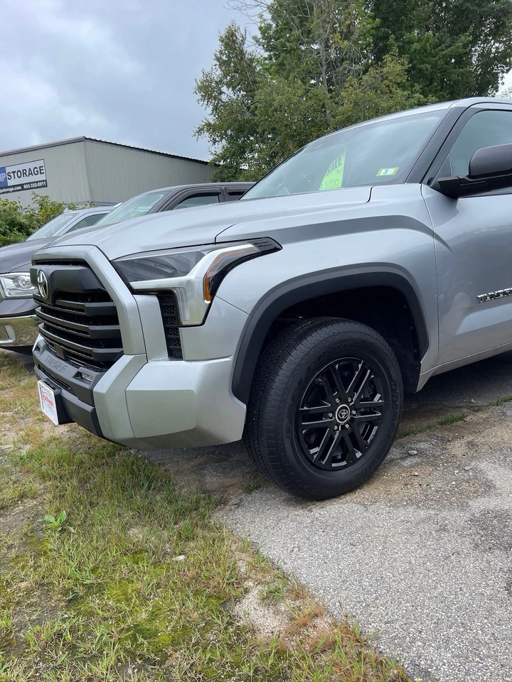 Juego de 4 superposiciones de revestimiento de rueda negro brillante Toyota Tundra/Sequoia 2022-2026 Foto 3 de 4