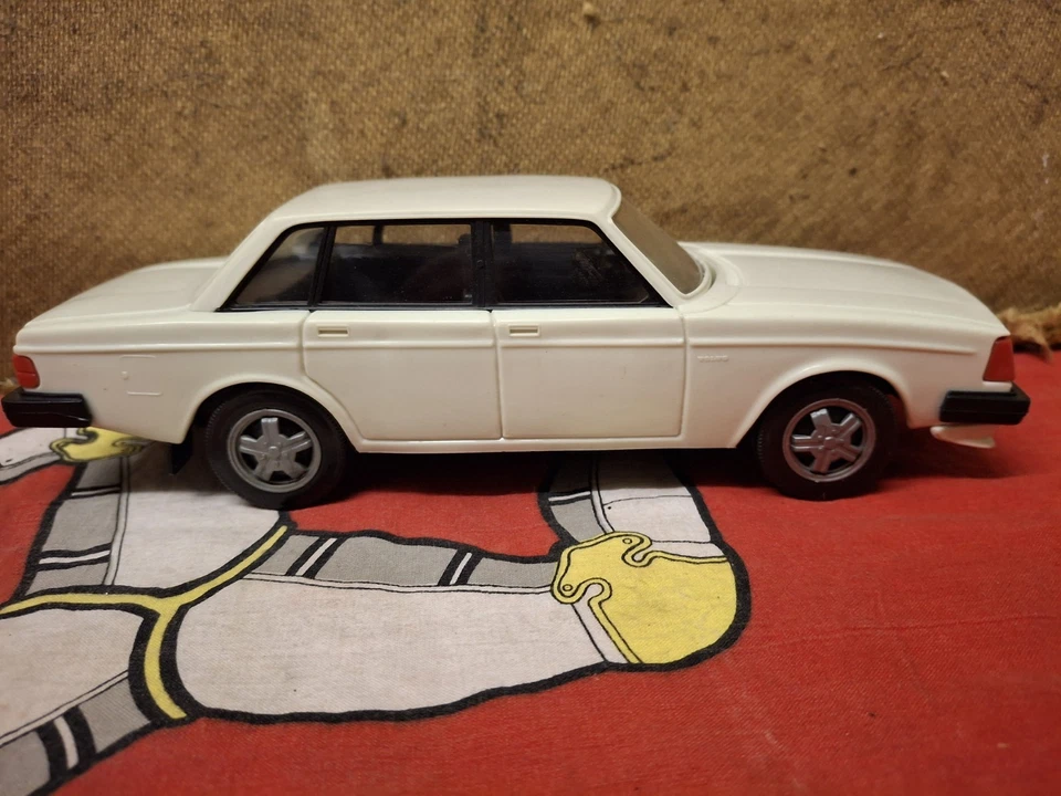 Stahlberg 1/20 Volvo 240 GLT Dealer Promotion Model Made in Finland - Image 3 of 4