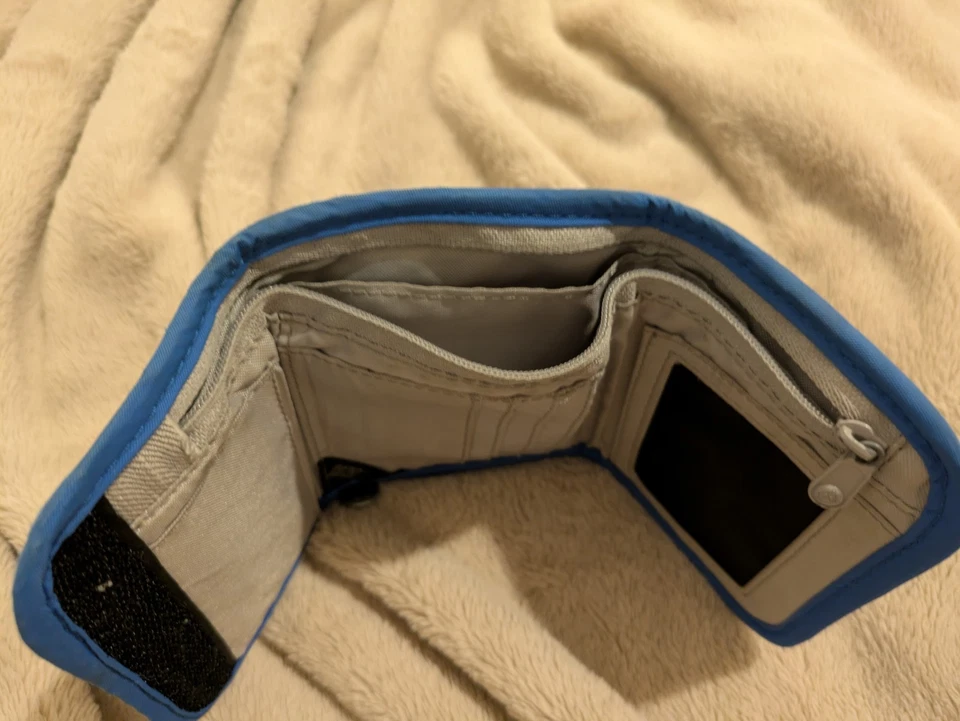 PacSafe RFID Blocking Wallet - Image 4 of 4