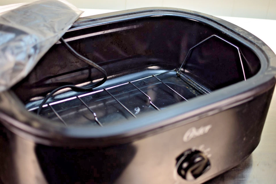 Oster 18-Quart Roaster CKSTRS18-BHD BLK - Image 2 of 3