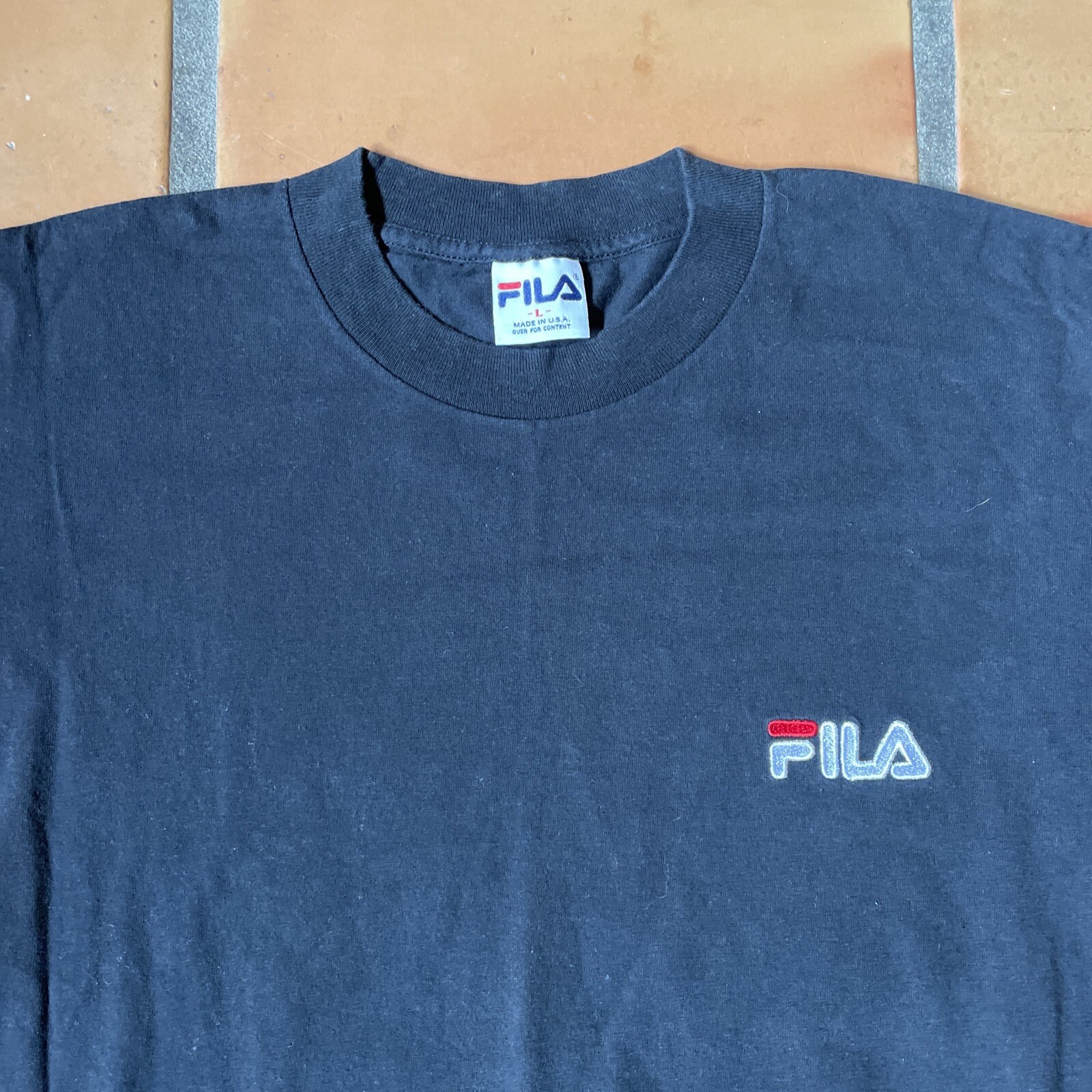 T shirt vintage FILA uomo grande made in USA cotone nero petto logo ricamato