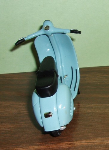 1997 Xonex Die Cast Limited Edition Blue Vespa Scooter Moped 6th in the Series - Picture 6 of 23