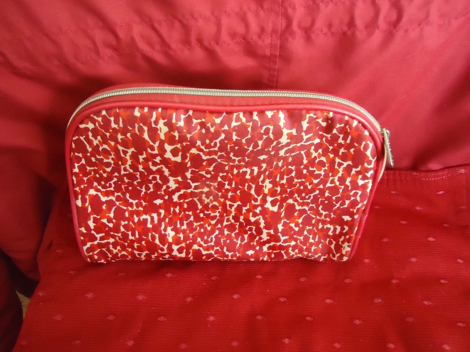 FUNDA COSMÉTICA ADRIENNE VITTADINI CREMALLERA SUPERIOR GRANDE 10x8 RED LEOPARDO ESTAMPADO ESPACIOSO Foto 3 de 4