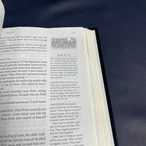 The Holy Bible - Max Lucado - Devotional Bible NCV Nelson VTG 2003 HC - Picture 8 of 11