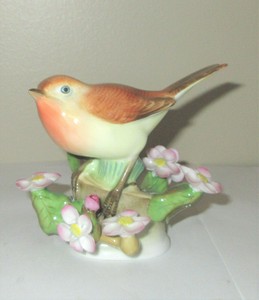 Herend Porcelain Bird Figurine Branch Flowers Porcelain Hungary 4" Hand Painted