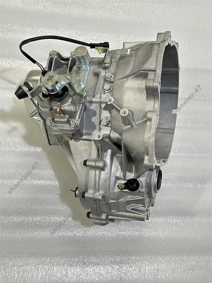 Manual 1.4Mt Transmission 9016651 9016650 Car Gearbox for Chevrolet Sail - Image 4 of 4