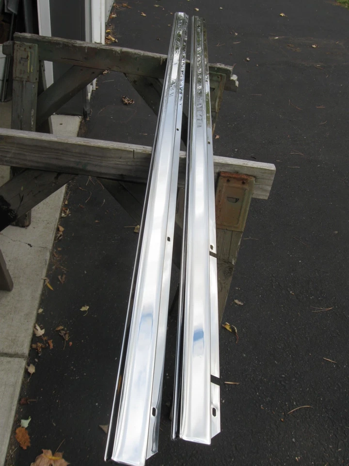 1971-73 BUICK RIVIERA ROCKER PANEL MOLDINGS (1) PAIR NOS - Image 2 of 4