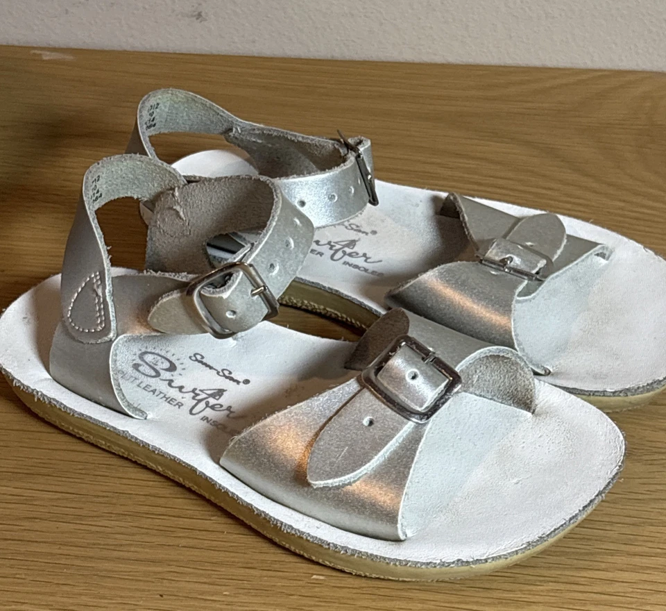 Sandalias Sun San Surfer de agua salada plateadas talla 10 niños Foto 3 de 4