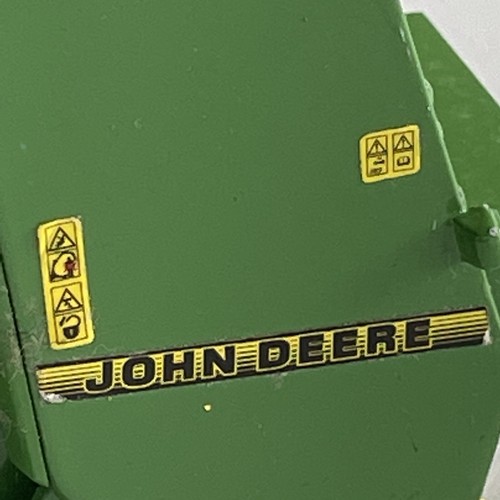 ERTL John Deere 590 Round Hay Baler 1:32 Scale Die Cast Green Yellow Farm Equip - Picture 17 of 20