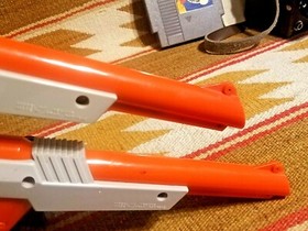 2 1985 NINTENDO ZAPPER GUNS NES 005 ORANGE + SHOOTING RANGE GAME ALL TEST WORKS