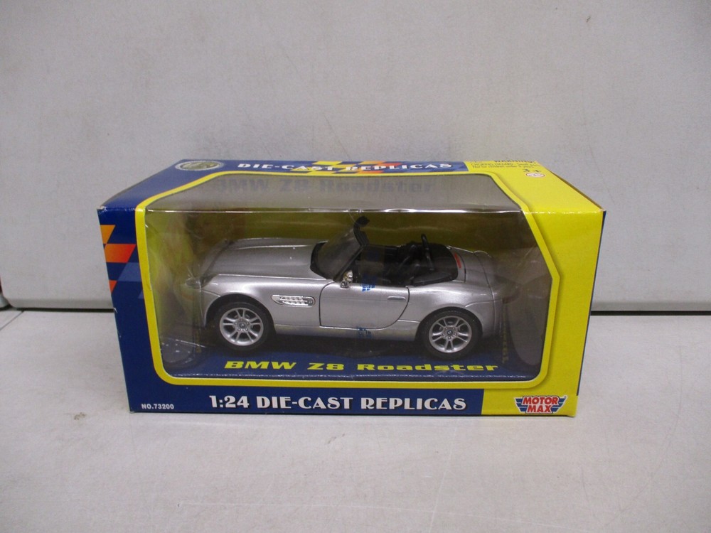Motor Max BMW Z8 Roadster 1/24