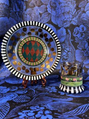 McKenzie-Childs handbemalt 9'' Circus Carrera Glasplatte und Becher Set